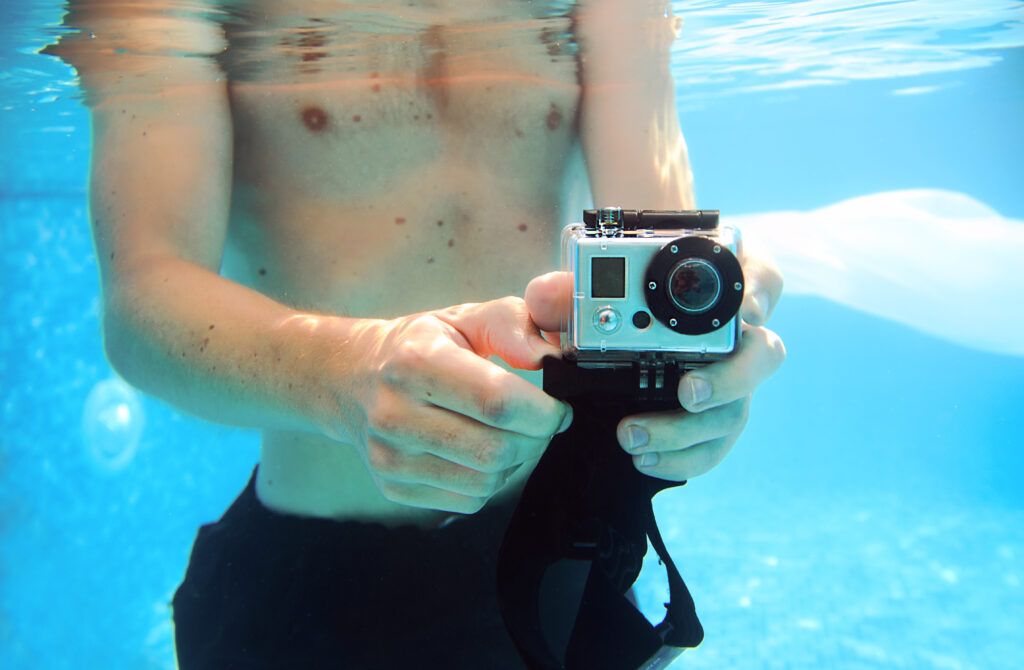 young-man-taking-pictures-underwater-swimming-pool-summer-1024x670.jpg