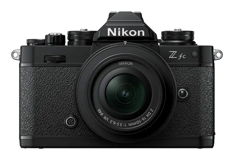 NIKON Zfc + 16-50mm f / 3.5-6.3 VR + 50-250mm f / 4.5-6.3 VR DX (crni)