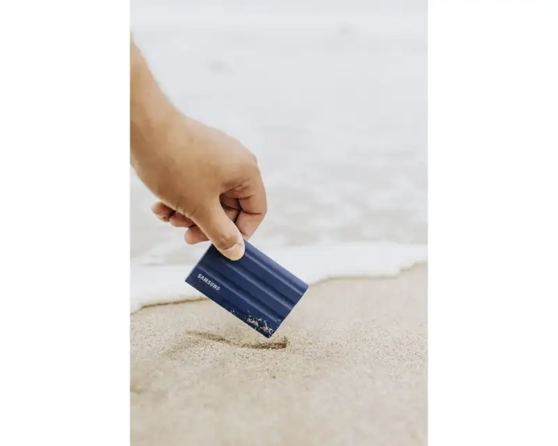 SAMSUNG Portable T7 Shield 2TB SSD MU-PE2T0R
